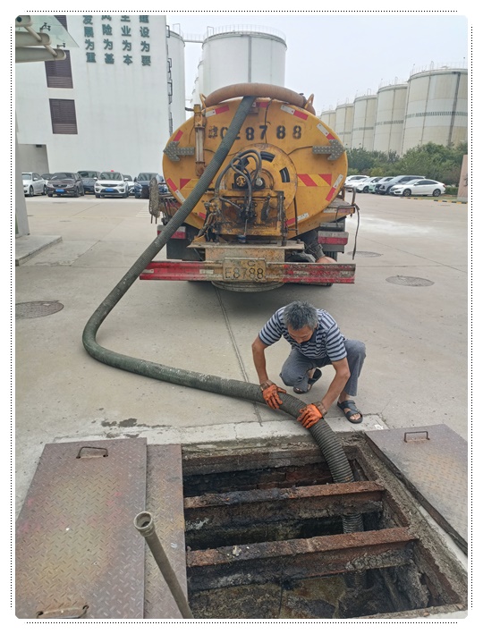 白云矿区隔油池清掏