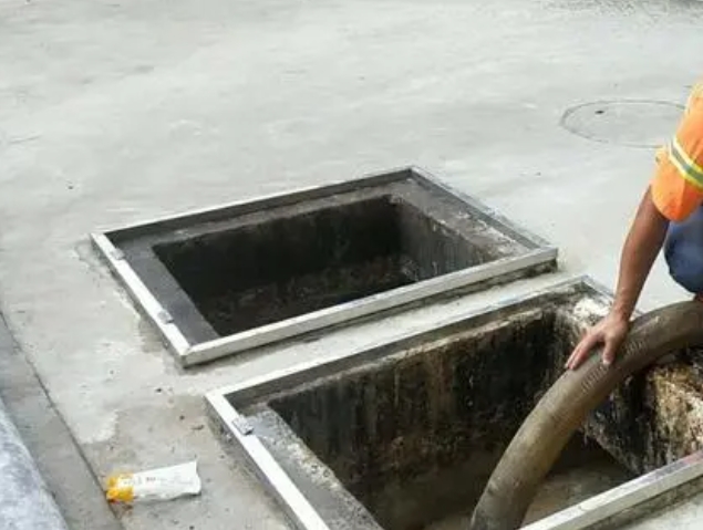 白云矿区化粪池清理